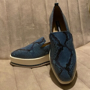 NWOT KARL LAGERFELD Brea Slip On Platform Sneakers Snakeskin Embossed Leather